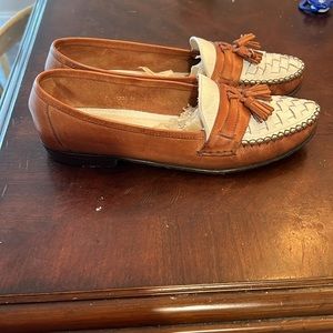 Cole Hann size 8 tan and white